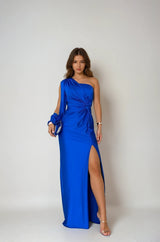 Elegant jurk blauw satijn een-schouder met split front view