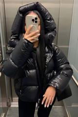 Veste matelassée brillante à capuche avec coupe courte pour femmes
