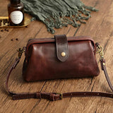 Leren schoudertas donkerbruin met riem detail