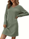 Robe simple mais élégante avec un décolleté en V côtelé, idéale pour l'automne
