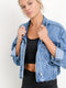 Giacca in denim blu con colletto a risvolto per l'autunno