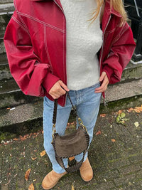 Rovienne — czerwona damska skórzana kurtka w stylu vintage