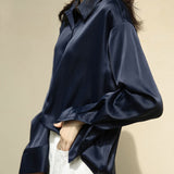 Dames blouse donkerblauw zijden stof front view