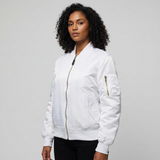 Chaqueta bomber clásica con detalles utilitarios