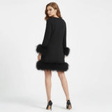 Rochie scurtă cu tiv din blană artificială și mâneci lungi