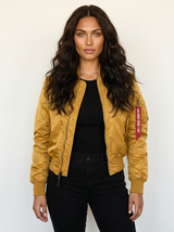 Chaqueta bomber clásica con detalles utilitarios