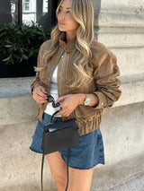 Janine – damska oversize’owa krótka kurtka z kieszeniami zapinanymi na zamek
